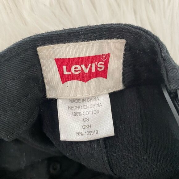 Levi’s black hat with embroidered patches  adjustable back unisex collectible - Picture 7 of 7